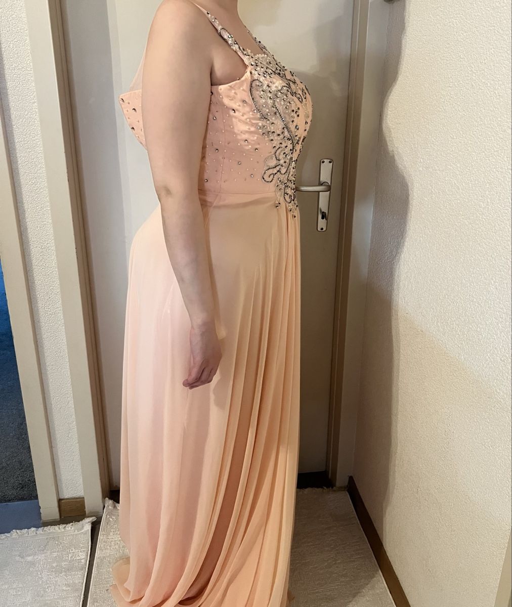 Kleider: Elegantes Abendkleid mit Stickerei & Perlen – Gebraucht aus Volketswil von bounty_5 7