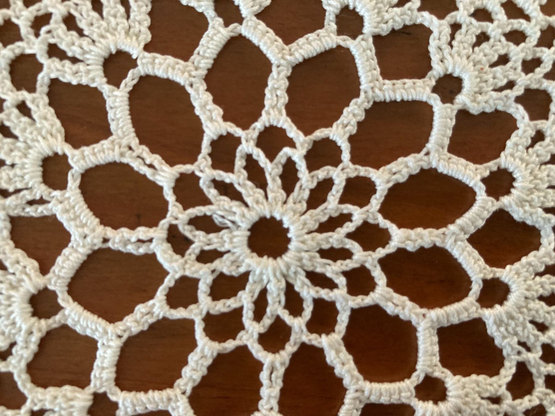 Sottobicchieri: Spitzendeckchen Handarbeit gehäkelt rund ca. 15 cm DM – Usato da Subingen venduto da ArtBead 1