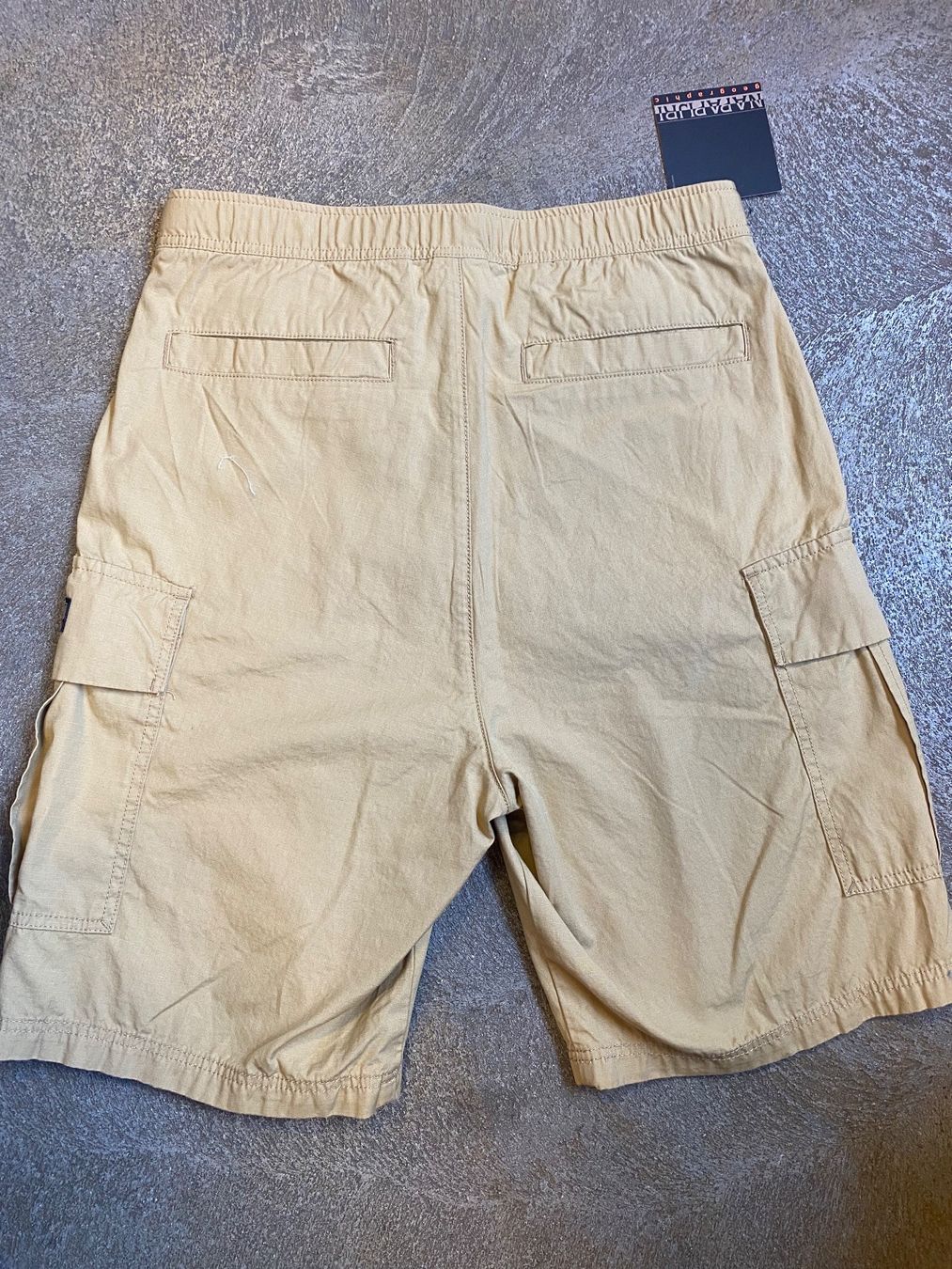 Napapijri Pantaloni: Short Napapijri Hommes Taille L – Nuovo e nell'imballaggio originale da Orbe venduto da D-stockFactory-Orbe 1