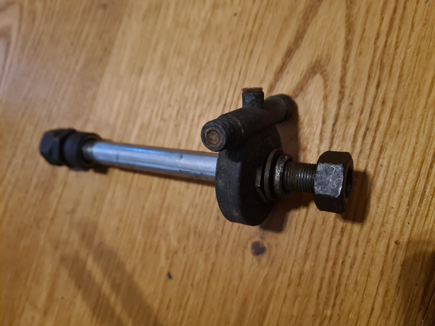 Sachs Ciclomotori: Vorderrad Achse mit Tacho Huret – Usato da frümsen venduto da Sailem 2