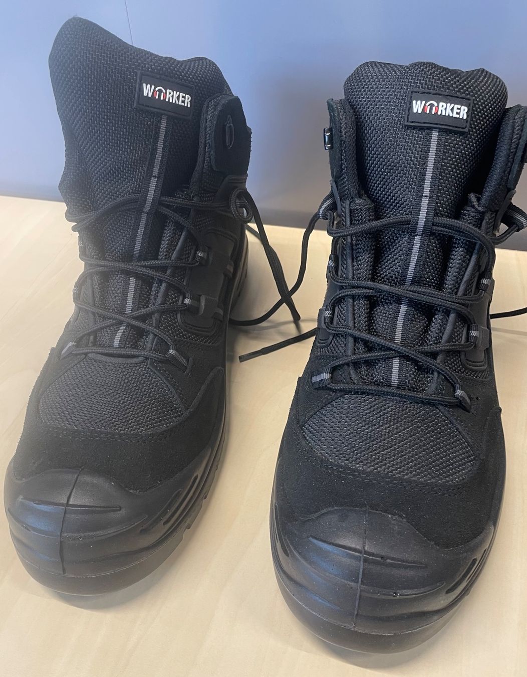 Scarpe da uomo: Arbeits- Sicherheitsschuhe Gr 44 – Usato da Hämikon venduto da Iitomo