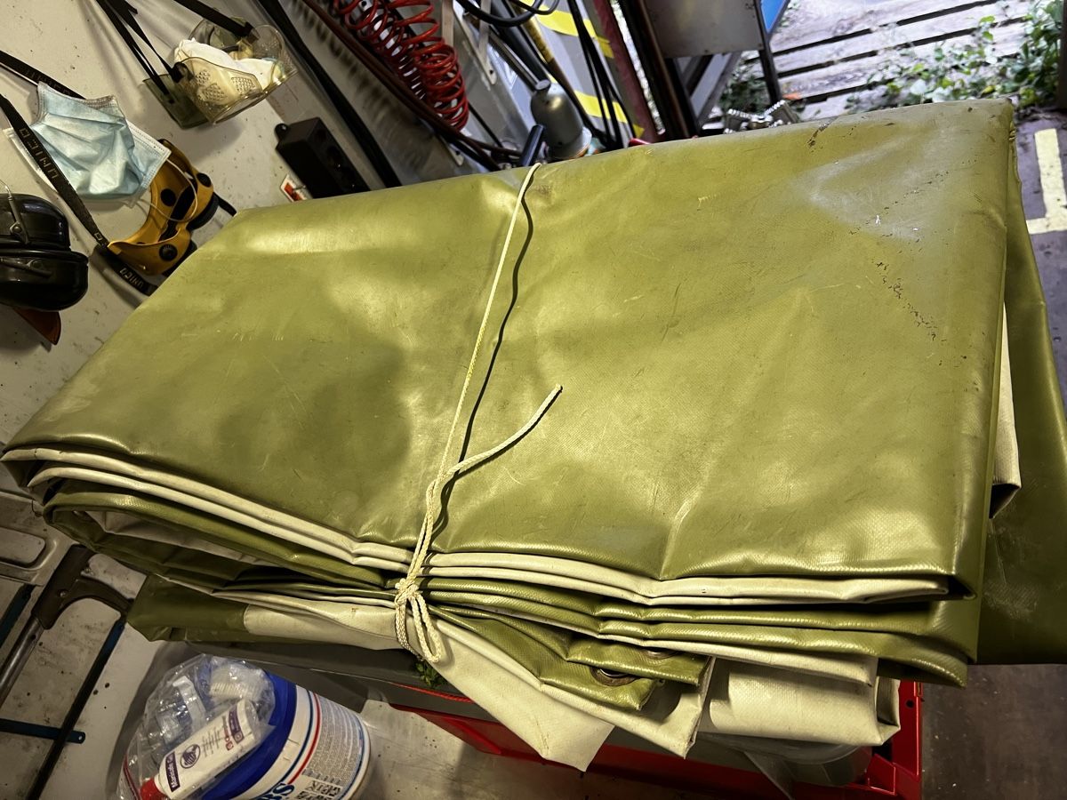 Autres: Blache stark, Oliv/grau, 5x3.7m mit Ösen – D'occasion à Wettingen par Wespi4 1
