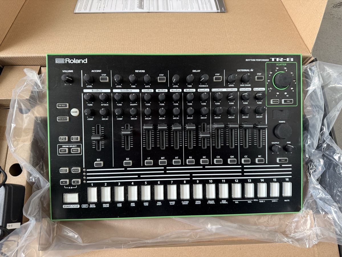 Roland Strumenti musicali: Roland AIRA TR-8 Rhythm Performer Drum Machine – Nuovo (secondo la descrizione) da Reinach BL venduto da AninaFinds 1