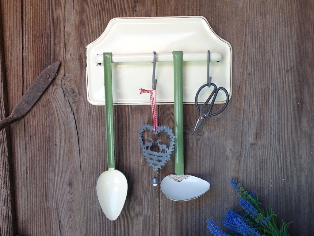 Toutes les décorations: antikes Emaille Hänge-Board Wand Email mit 2 Kellen in grün – D'occasion à Grossaffoltern par amo64 3