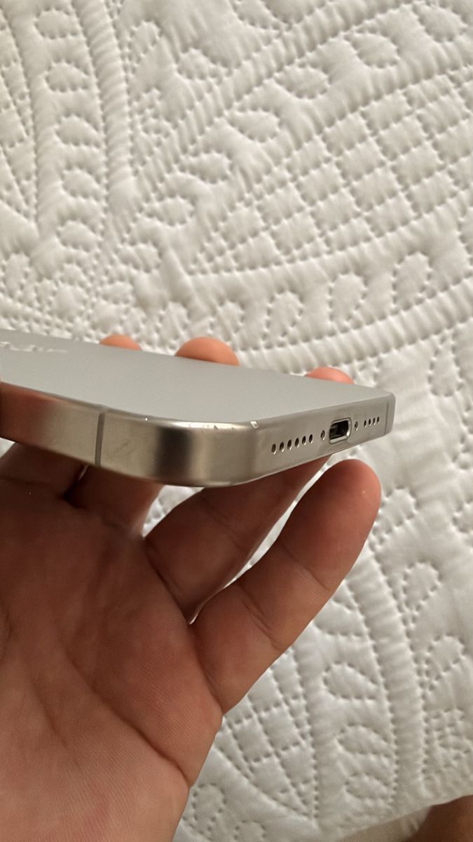 Apple Portables: Apple iPhone 15Pro max – Défectueux à Giubiasco par gazyy 1