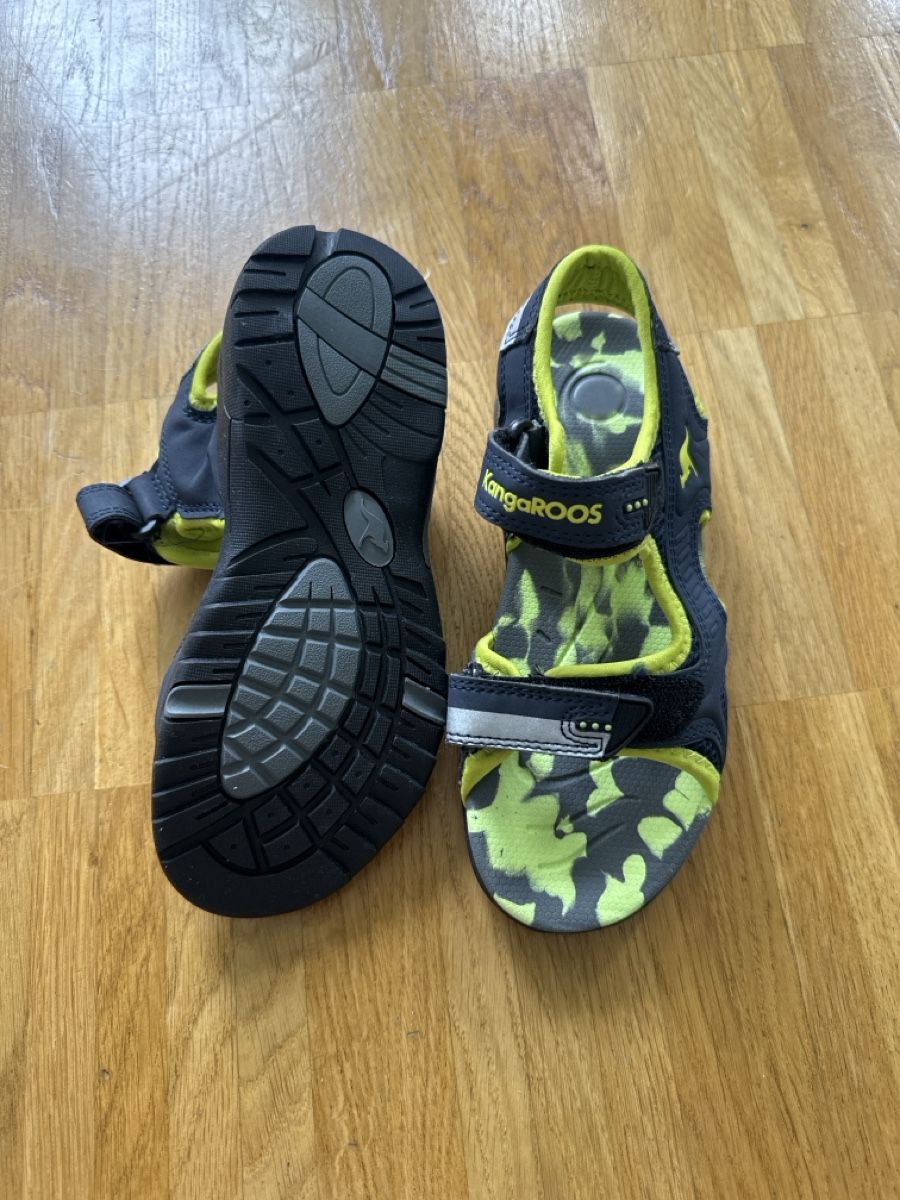 Scarpe per ragazzi: Kangaroos Kinder Sandalen, Grösse 33, Neu! – Nuovo (secondo la descrizione) da Zürich venduto da ele_2vp6 1