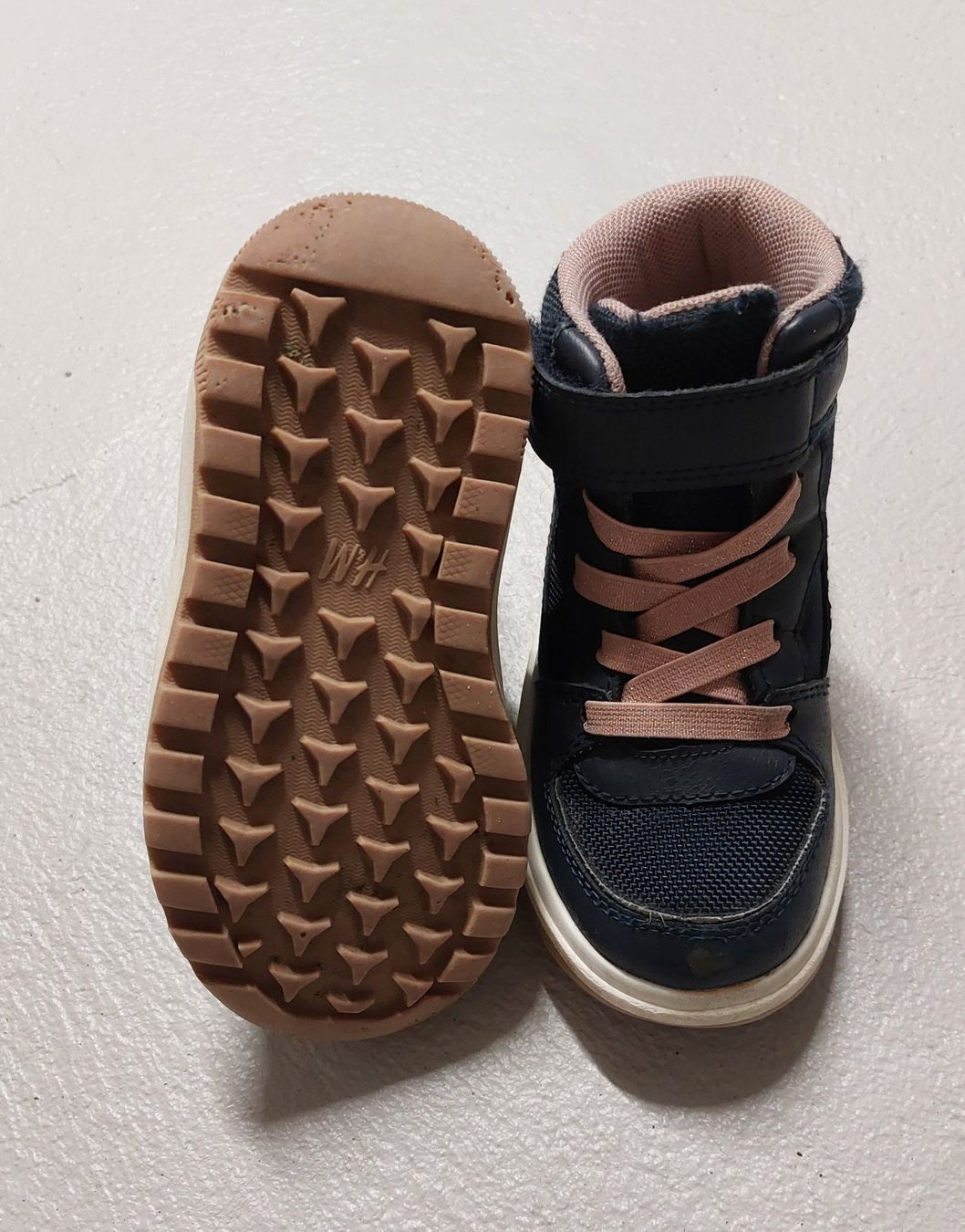 H&M Scarpe per ragazze: Halbhohe wasserdichte H&M Sneaker Grösse 24 – Usato da Hefenhofen venduto da mar_pm5k 3