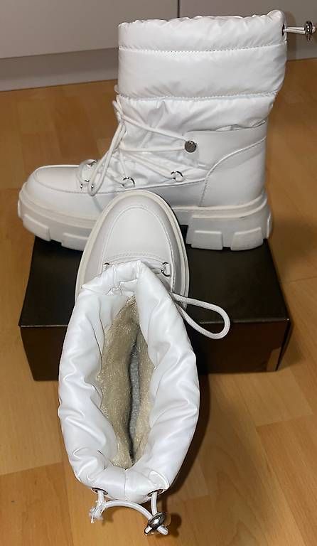 Scarpe da donna: Weisse Winterstiefeletten – Usato da Eschenbach SG venduto da ang_bqf5 3