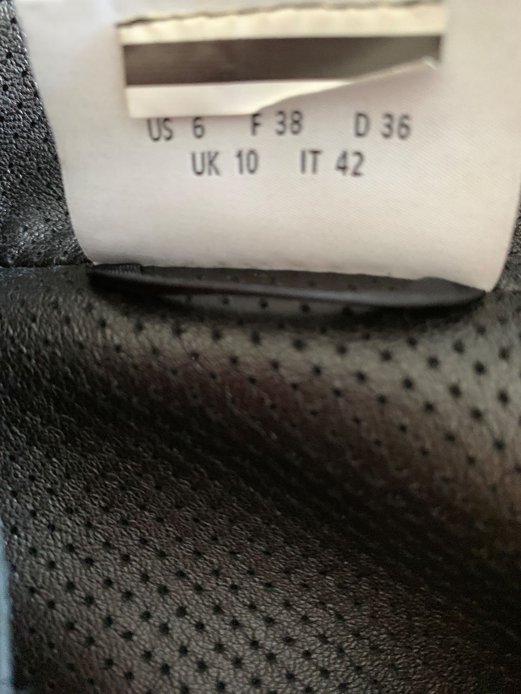 Akris Jacken: AKRIS: Edle perforierte Leder-Bikerjacke, 36, NP 2500.- – Neu (gemäss Beschreibung) aus Luzern von designluzern 7