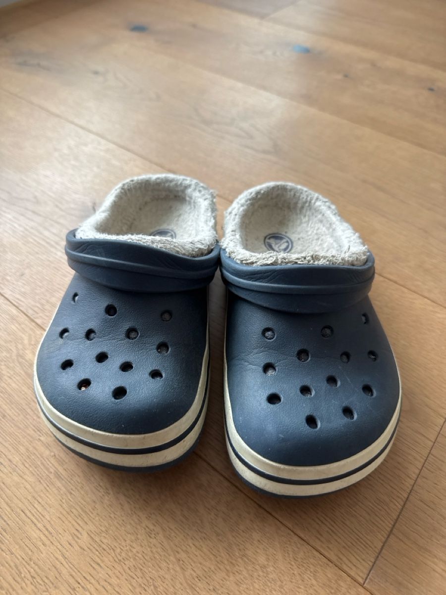 Crocs Scarpe per ragazzi: Warme Crocs Winter Clogs, Grösse 29 – Usato da Wettswil venduto da Venice3 1