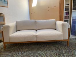 Sofa 2-Sitzer Holzgestell weiss gepolstert