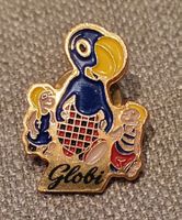 A220 - Pin Gold Globi mit Kindern
