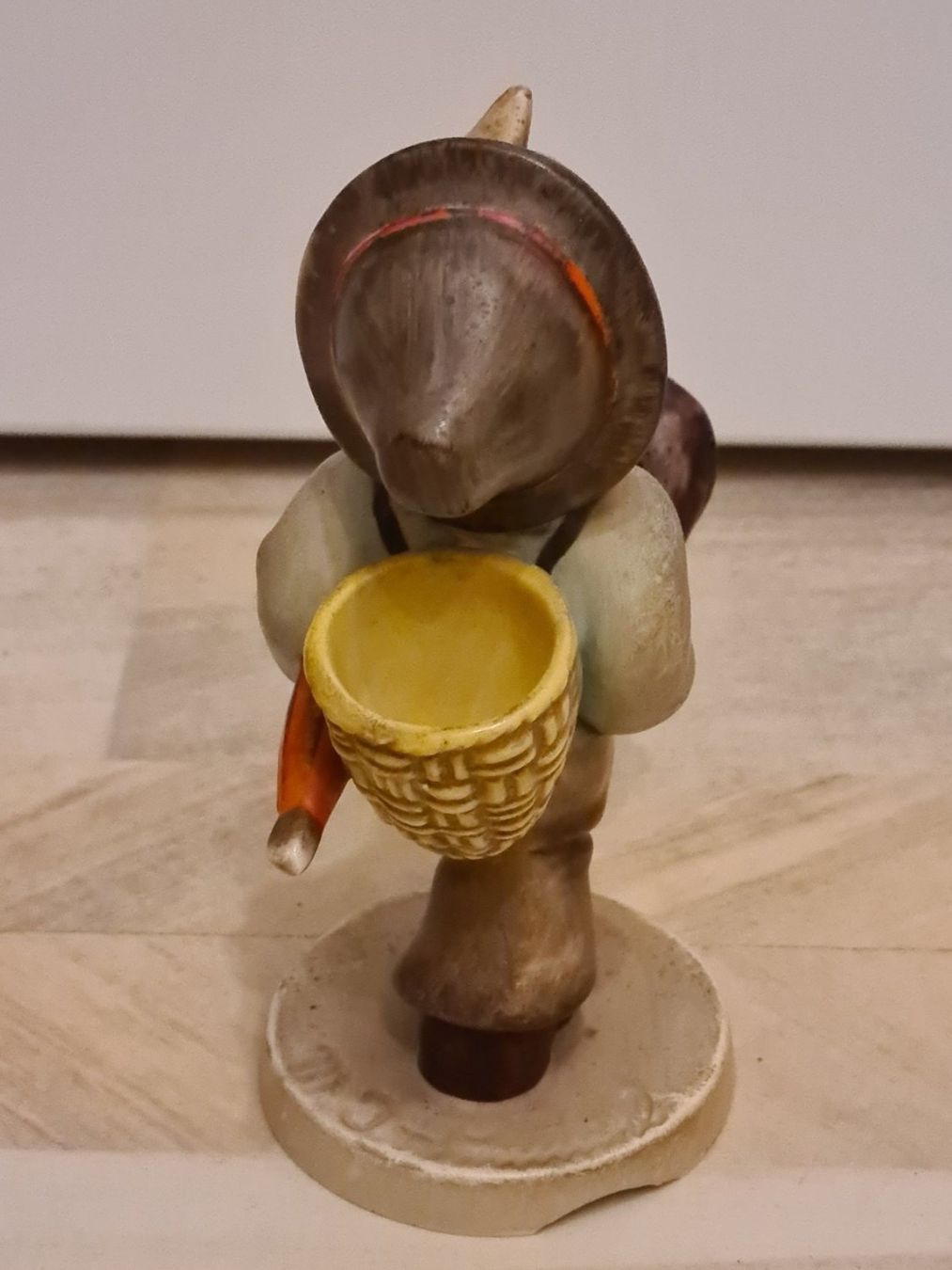 Hummel Figuren: Hummel Figur, Bub Knabe mit Schirm und Korb – Gebraucht aus Lyss von Phoenix_13 2