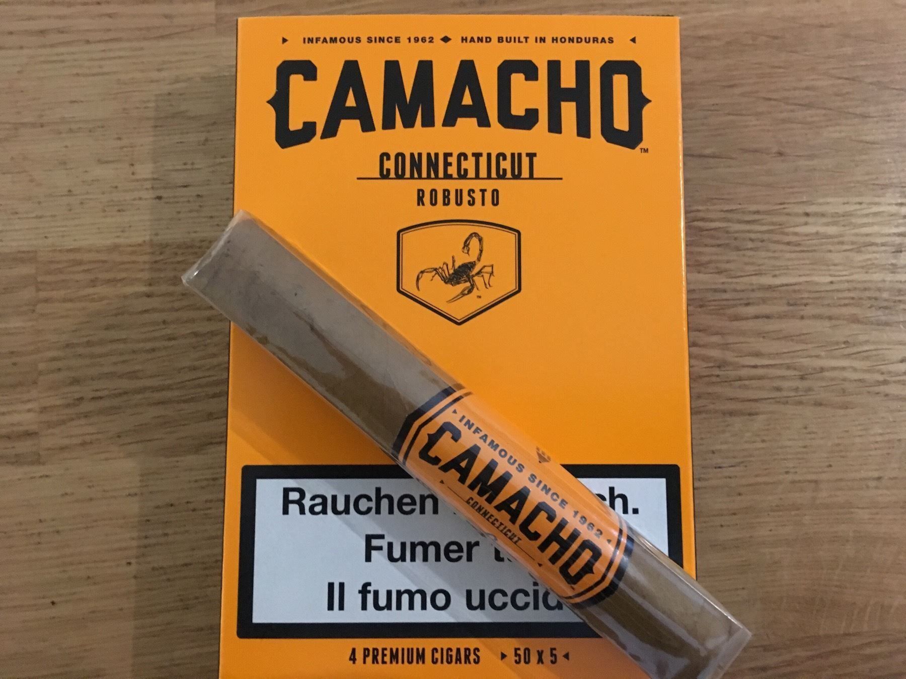 Camacho Sigari: Camacho Connecticut Robusto – Nuovo e nell'imballaggio originale da Neuwilen venduto da Geniesser100
