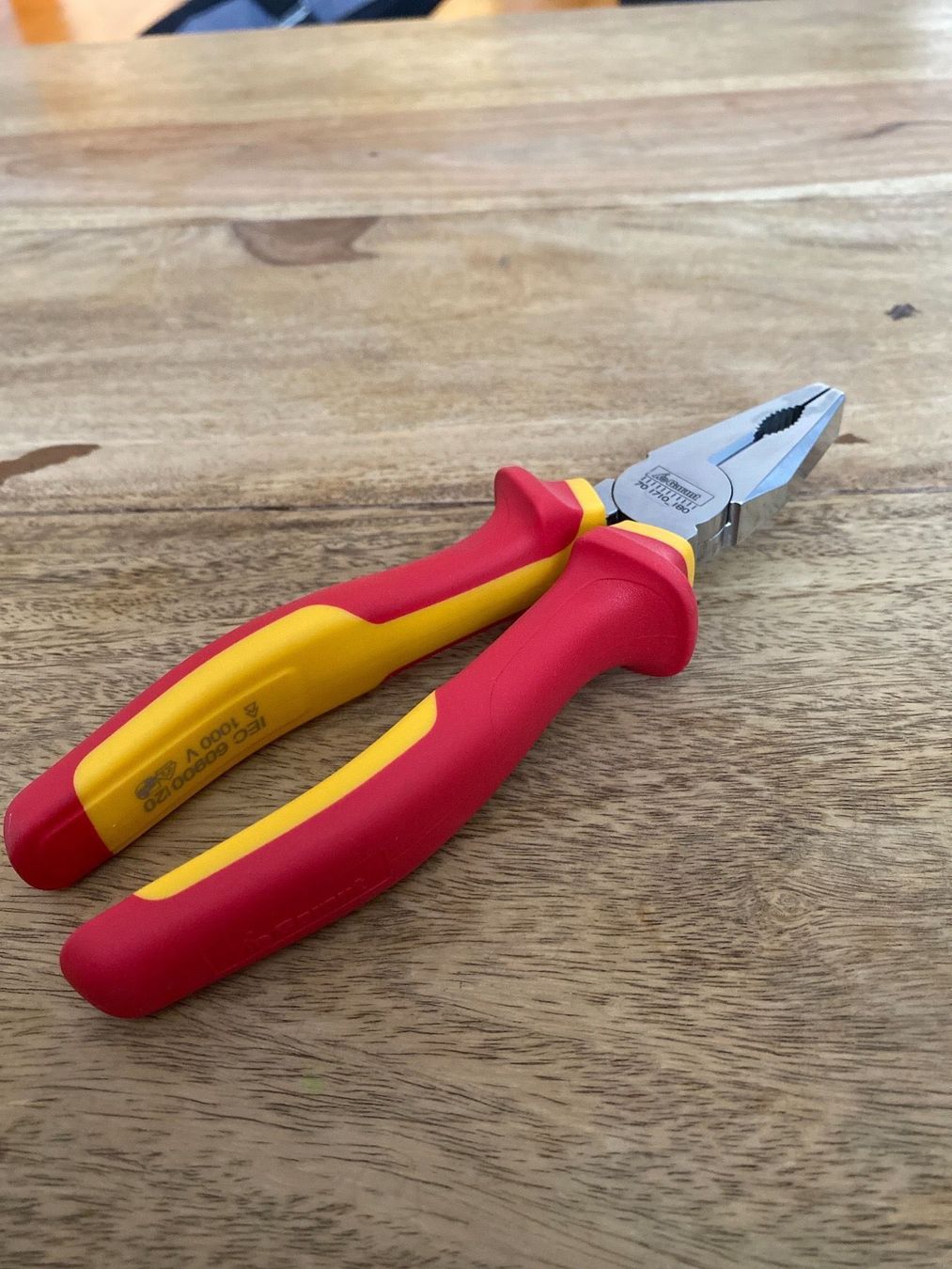 Knipex Tutti gli attrezzi: Garant VDE Kombizange 180mm. XX17 – Nuovo (secondo la descrizione) da Heerbrugg venduto da ProBau-Liq 1