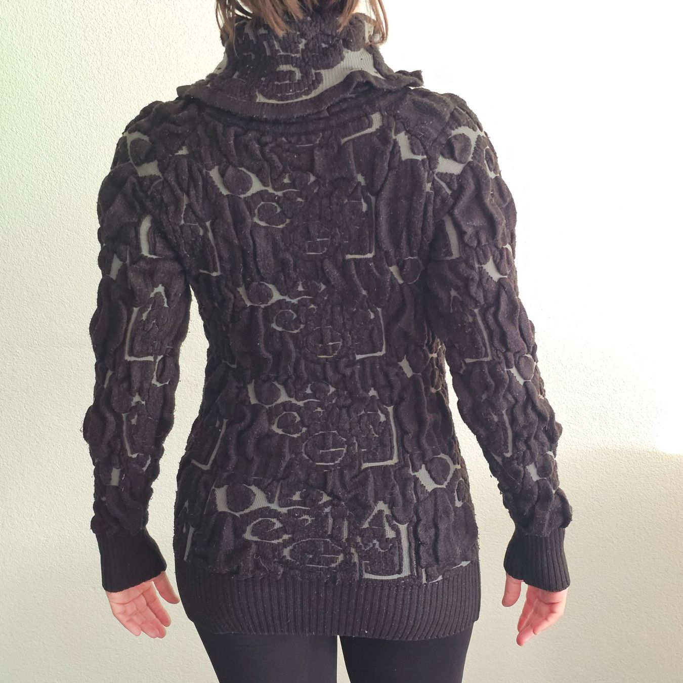 Maglioni & Felpe: Schwarzer strukturierter Rollkragenpullover – Grösse M – Usato da Matten b. Interl venduto da Vanilla8 1