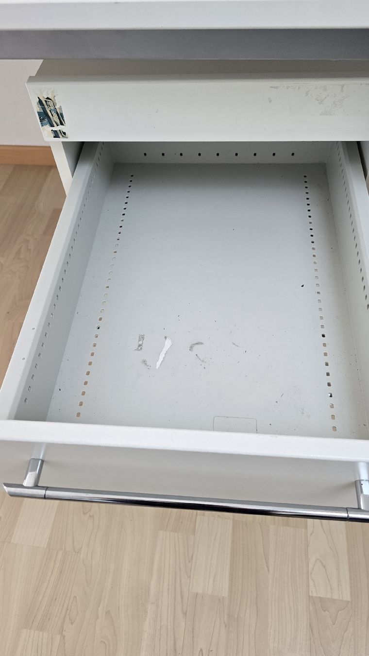 Schreibtische: Bürotisch weiss mit Rollcontainer  – Gebraucht aus wallisellen von funkelsternchen5 2