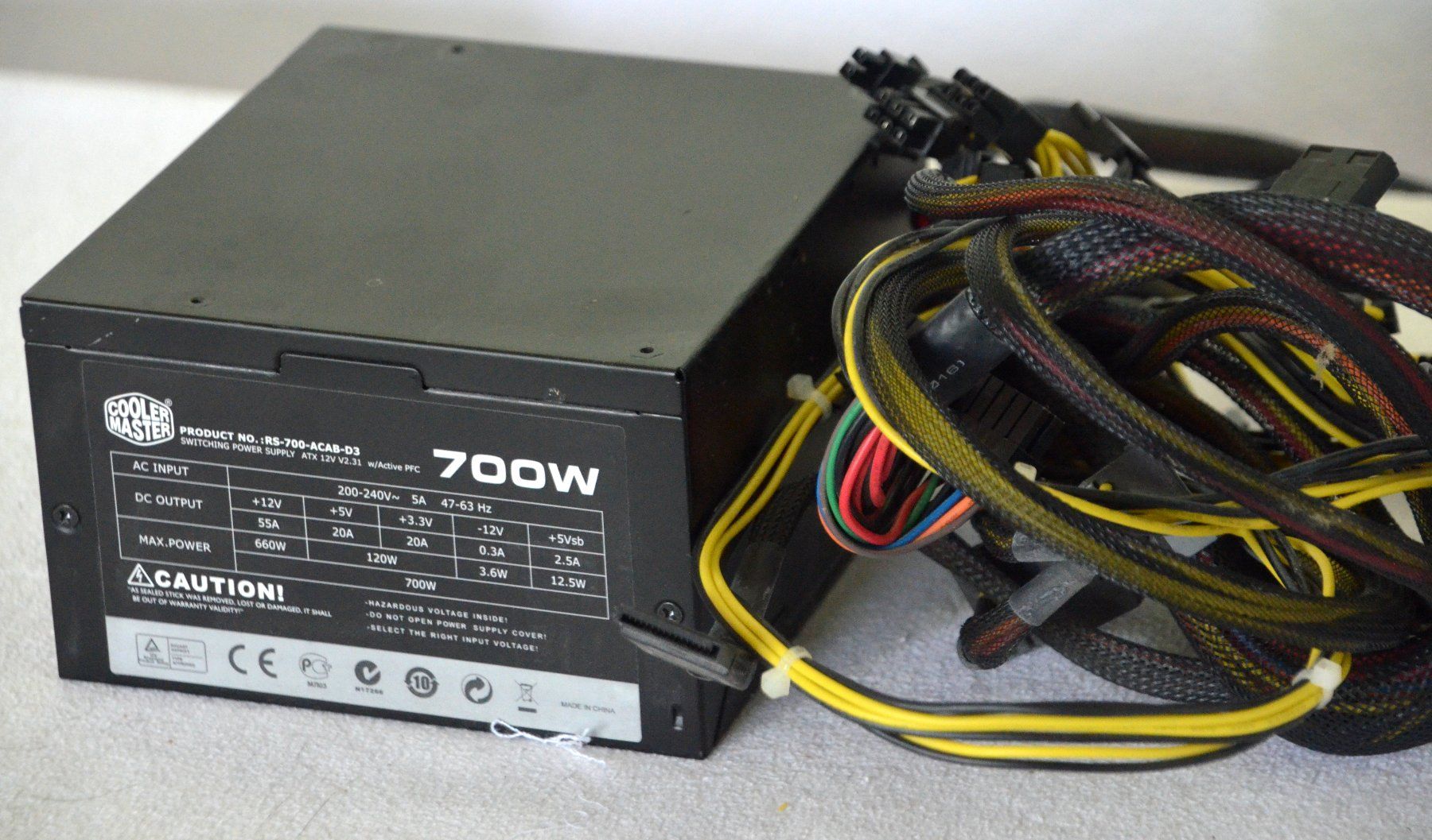 Custodie: Cooler Master 700W RS700-ACAA-D3 PC-Netzteil / Alimentation – Usato da Collonges venduto da arashee 1