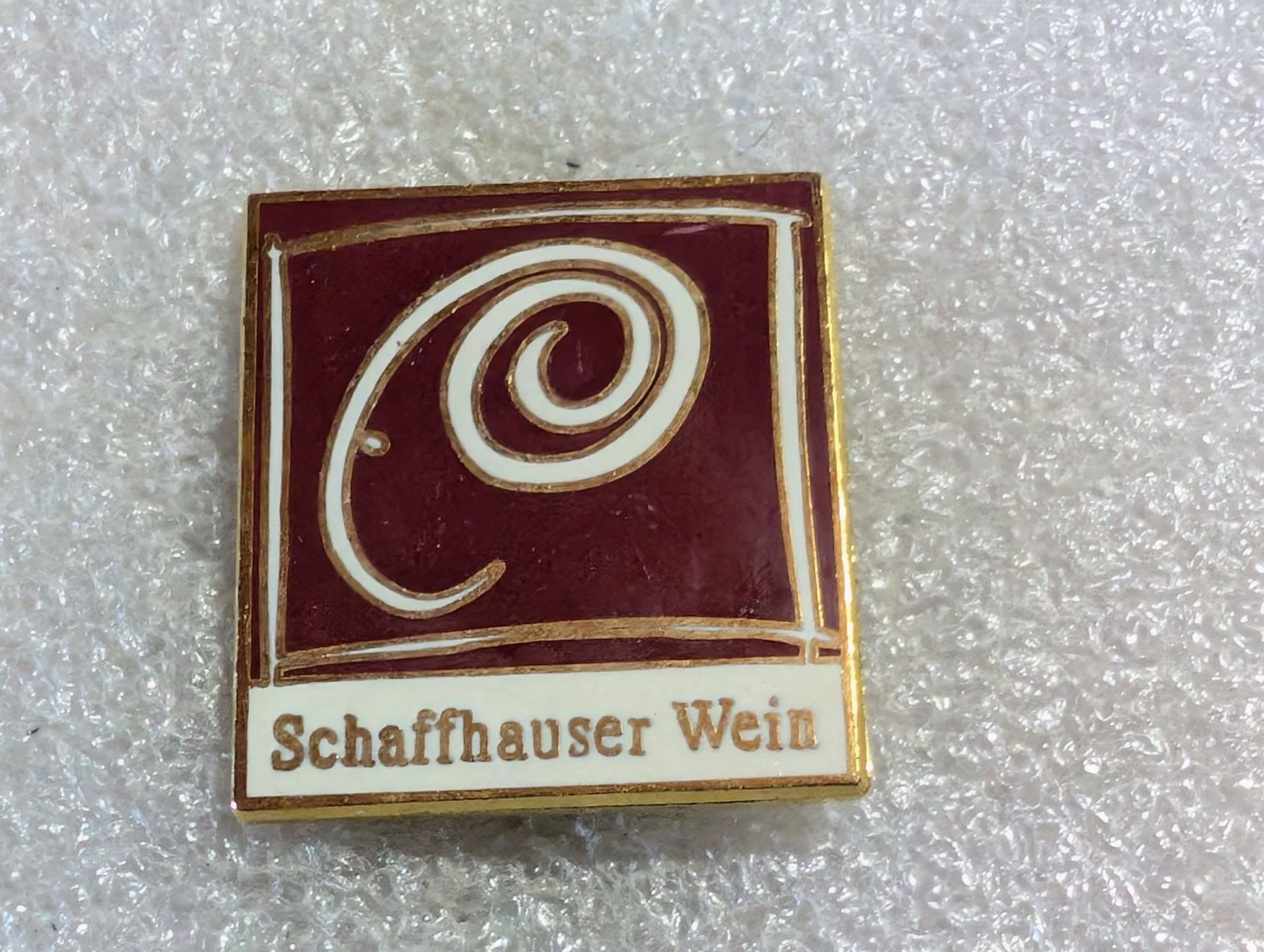 Placchette & Badge: Ansteckpin 152: Schaffhauser Wein – Usato da Oppligen venduto da Pin-Fall-Shop