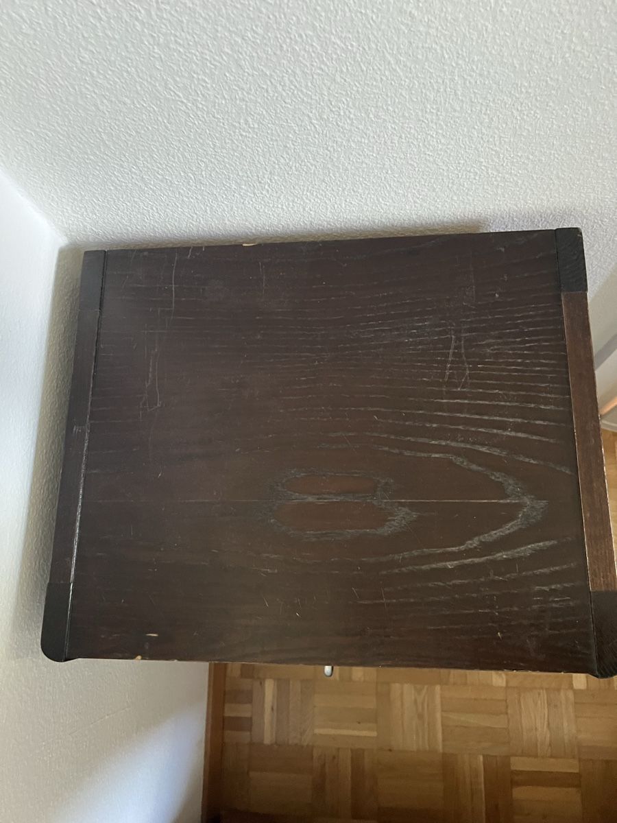 Comodini: Dunkles Holz Nachtkästchen/Kommode mit 5 Schubladen – Usato da Zürich venduto da n_89 3