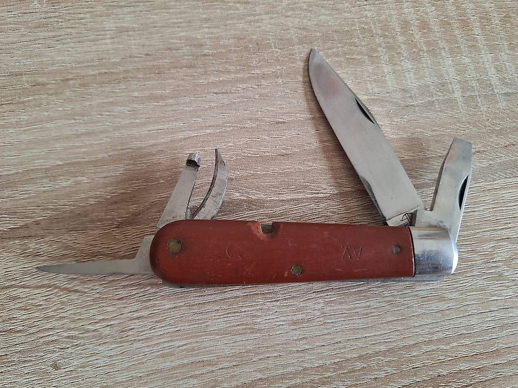 Coltelli tascabile: Ancien Couteau militaire – Usato da La Chaux-de-Fonds venduto da Riquet2300 2