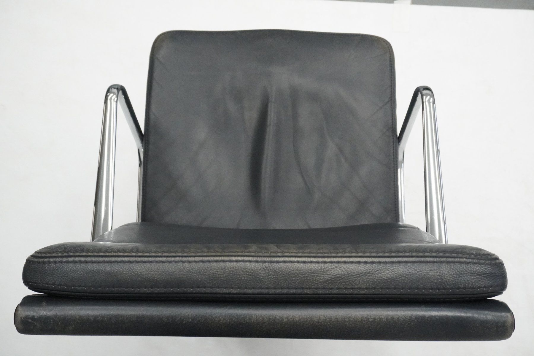 Vitra Sedie: Vitra Eames Soft Pad EA219 dunkelblau 1984 Designklassiker – Usato da Bad Zurzach venduto da QLASSIQ 8