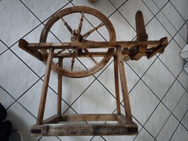 Antikes Spinnrad, Holzrad, Spindel - Dekorationsobjekt
