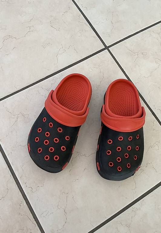 Scarpe per ragazzi: Hausschuhe Grösse 32 – Usato da Zimmerwald venduto da wuff81 2