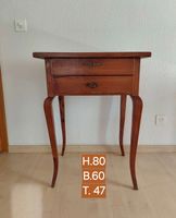 Kleiner Holztisch
