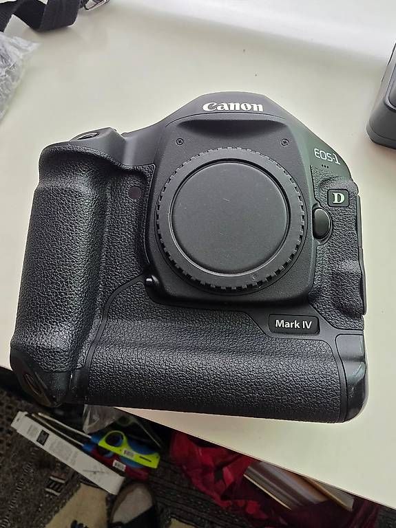 Fotocamera: Canon EOS 1D  Mark 4 – Usato da Volketswil venduto da Bluemann 1