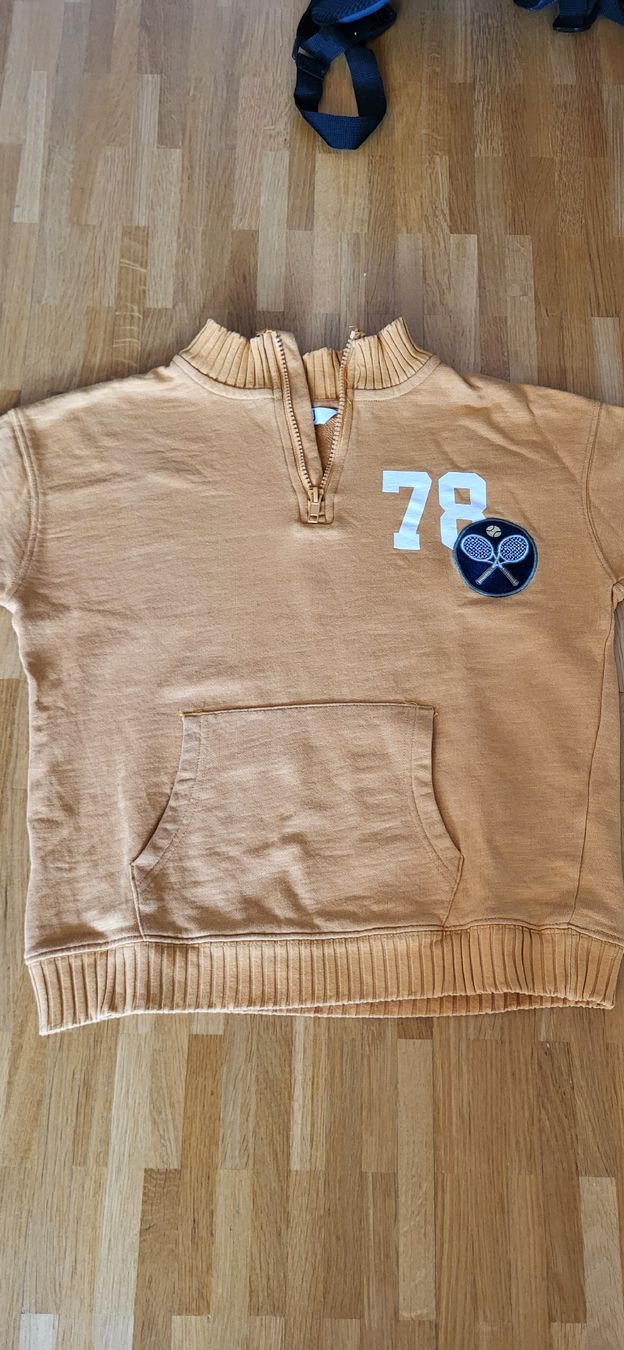 Pulls et sweat-shirts: Pulli 134-140 cm – D'occasion à Oberwil BL par Manue1974 1
