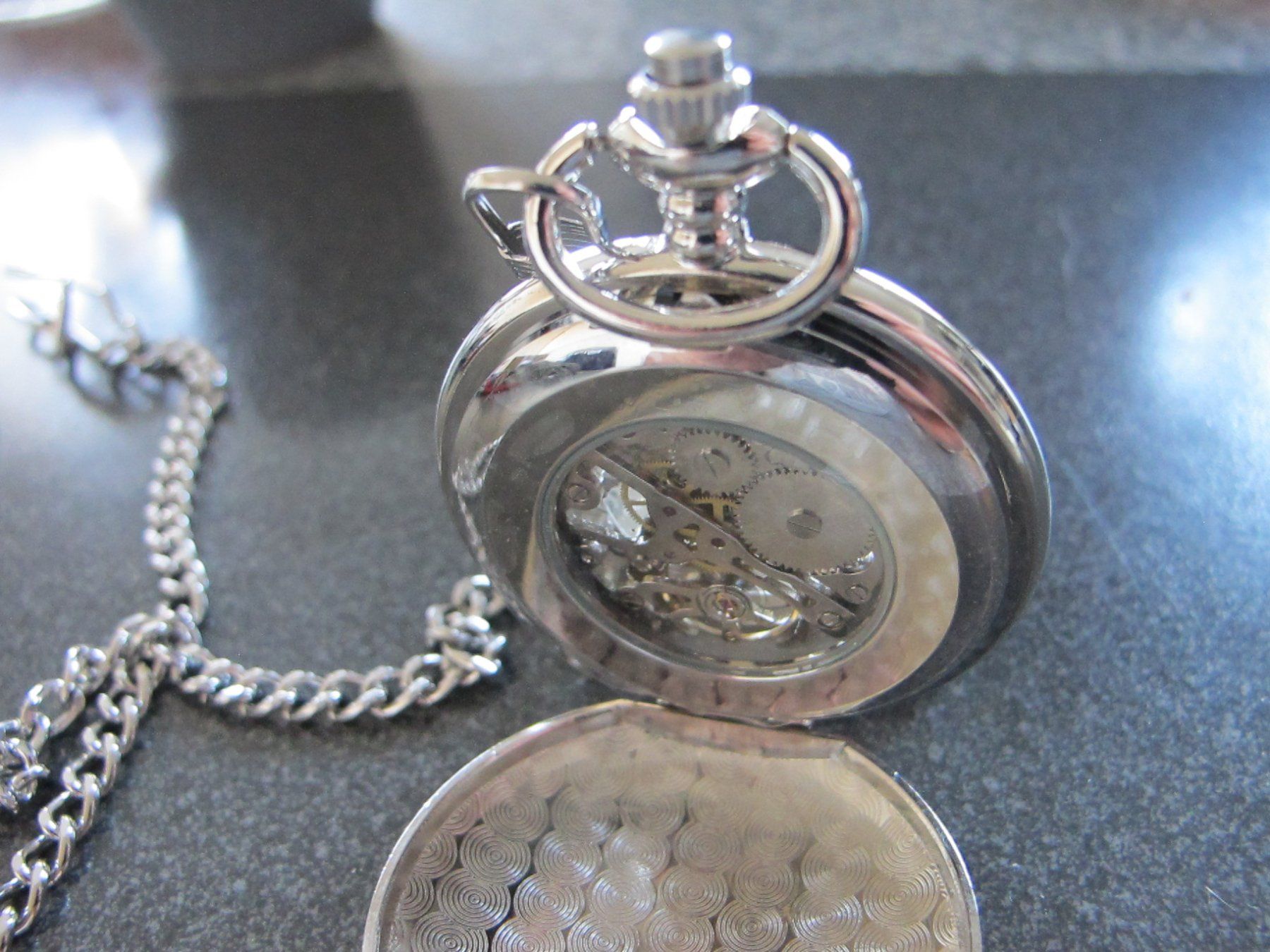 Orologi: AKTION Silberfarbene Skeleton Skelet Taschenuhr – Nuovo (secondo la descrizione) da Schwanden GL venduto da UHRKNALL 3