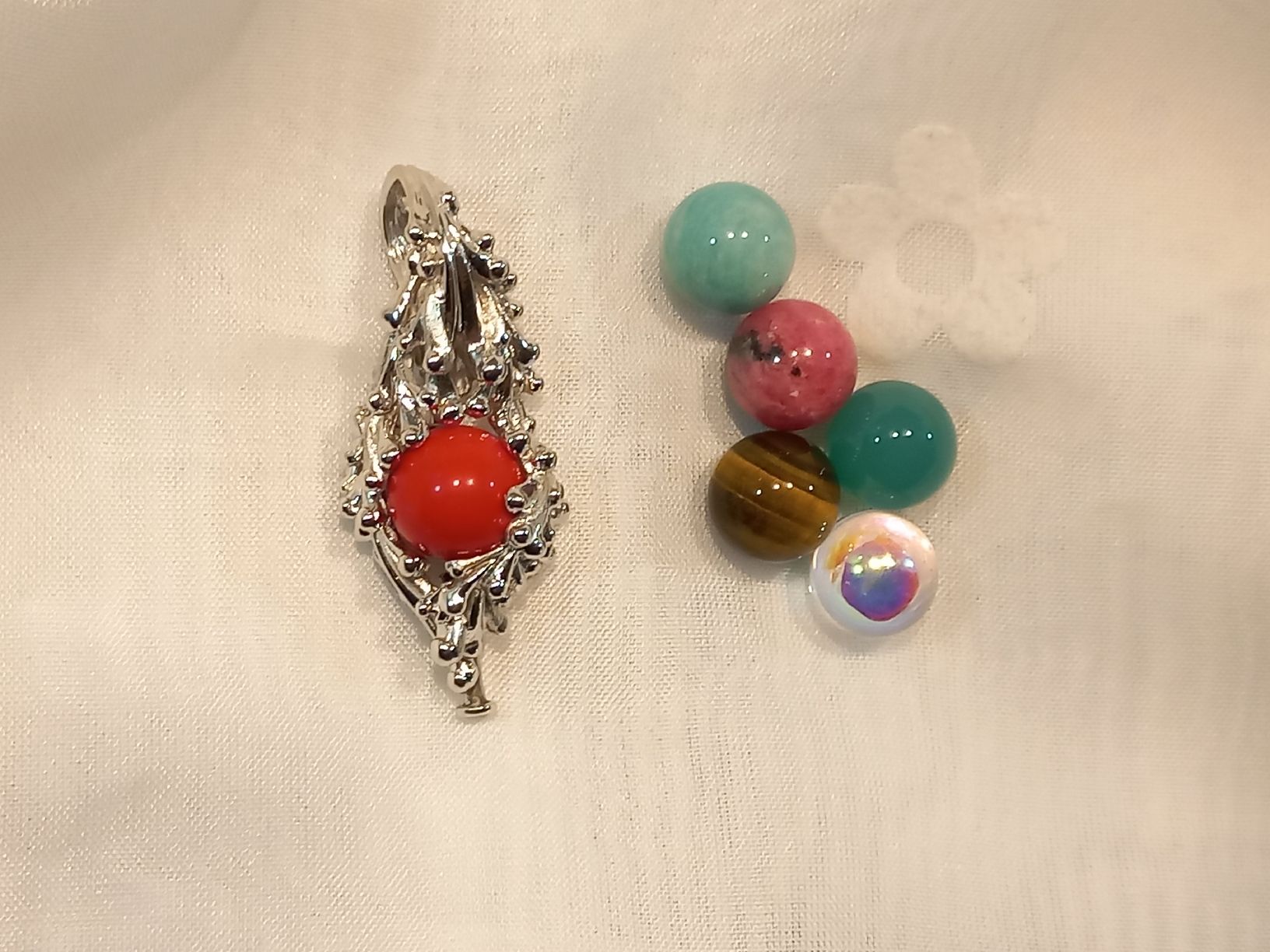 Libri: Pendentif broche Gilbert Albert en or blanc – Usato da Ovronnaz venduto da Ma-94-hey
