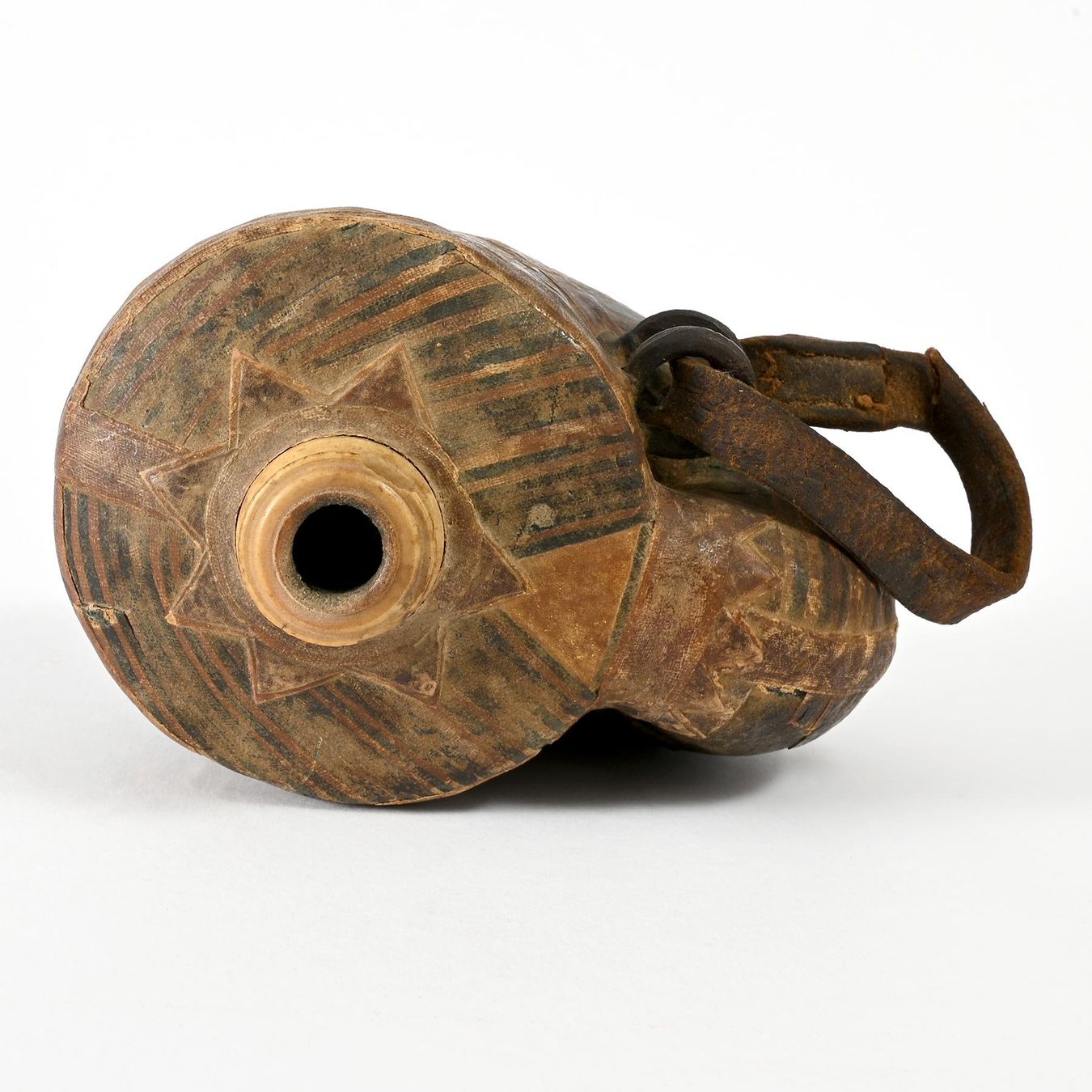 Bottiglie: Antike Pulverflasche oder Horn in Schneckenform, wohl Indien – Usato da Bern venduto da chamunda 3
