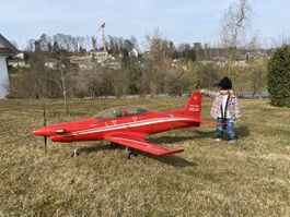ESM Pilatus PC-21, leicht beschädigt