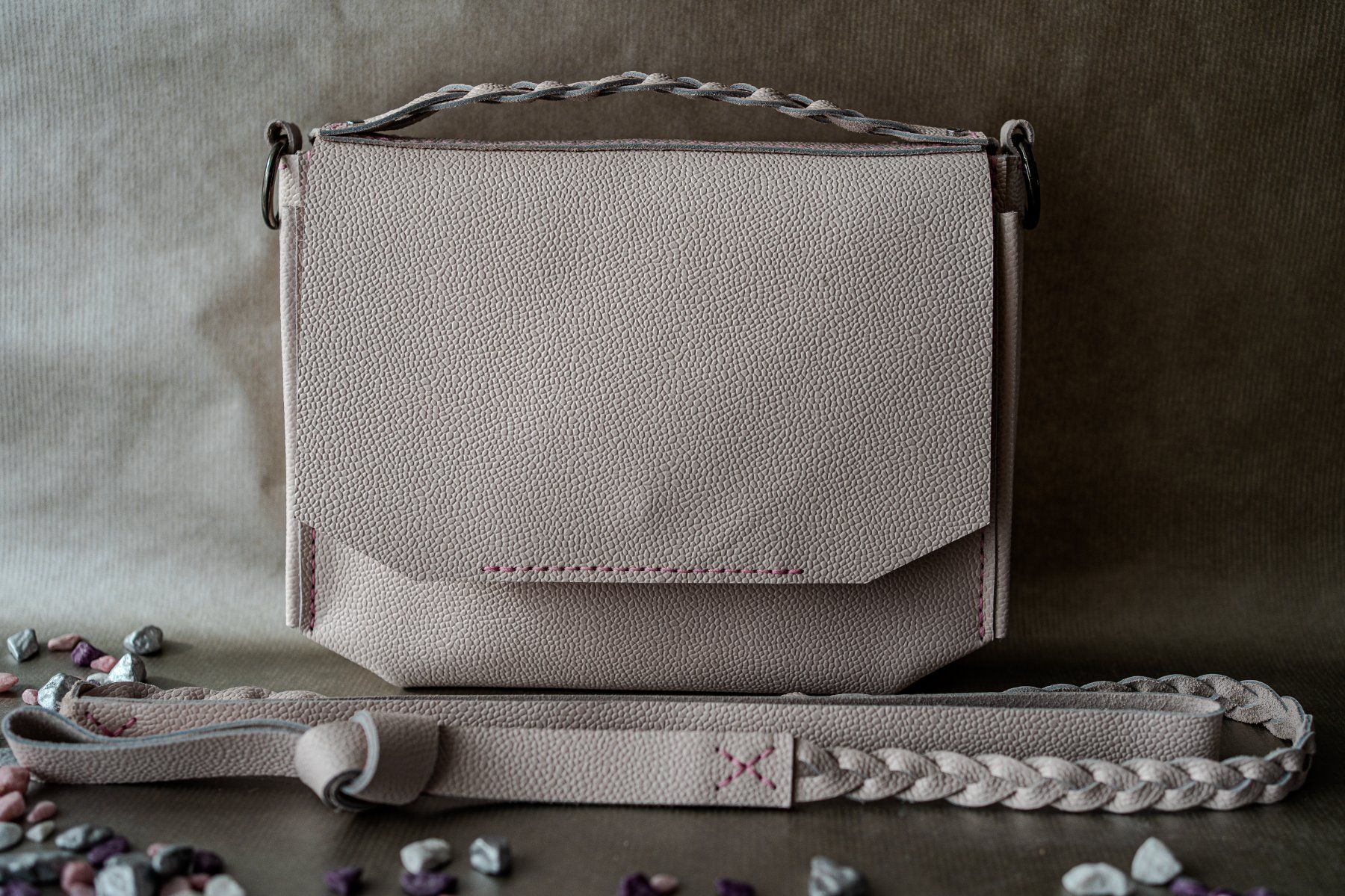 Borse da donna: Umhängetasche "Sandstein" - handmade - Leder – Nuovo e nell'imballaggio originale da Matzendorf venduto da sas_skl6