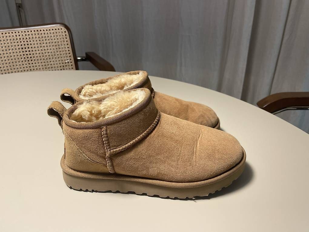 Damenschuhe: UGG classic ultra mini Winterschuhe Gr. 38 – Gebraucht aus Baar von anad
