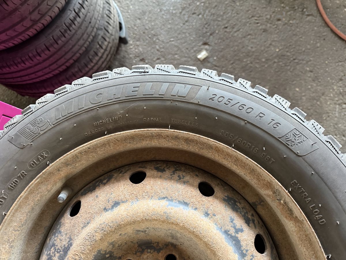 Pneumatici & Ruote complete: Spikes Reifen satz – Usato da Hasle LU venduto da flavio79 1