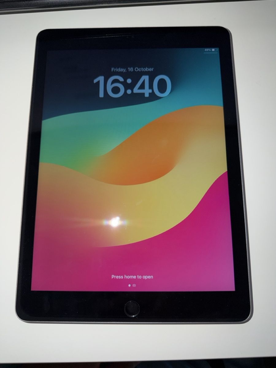 Apple Tablet PC: iPad 6th Generation 128 Go – Usato da Cernier venduto da Kairjo 4