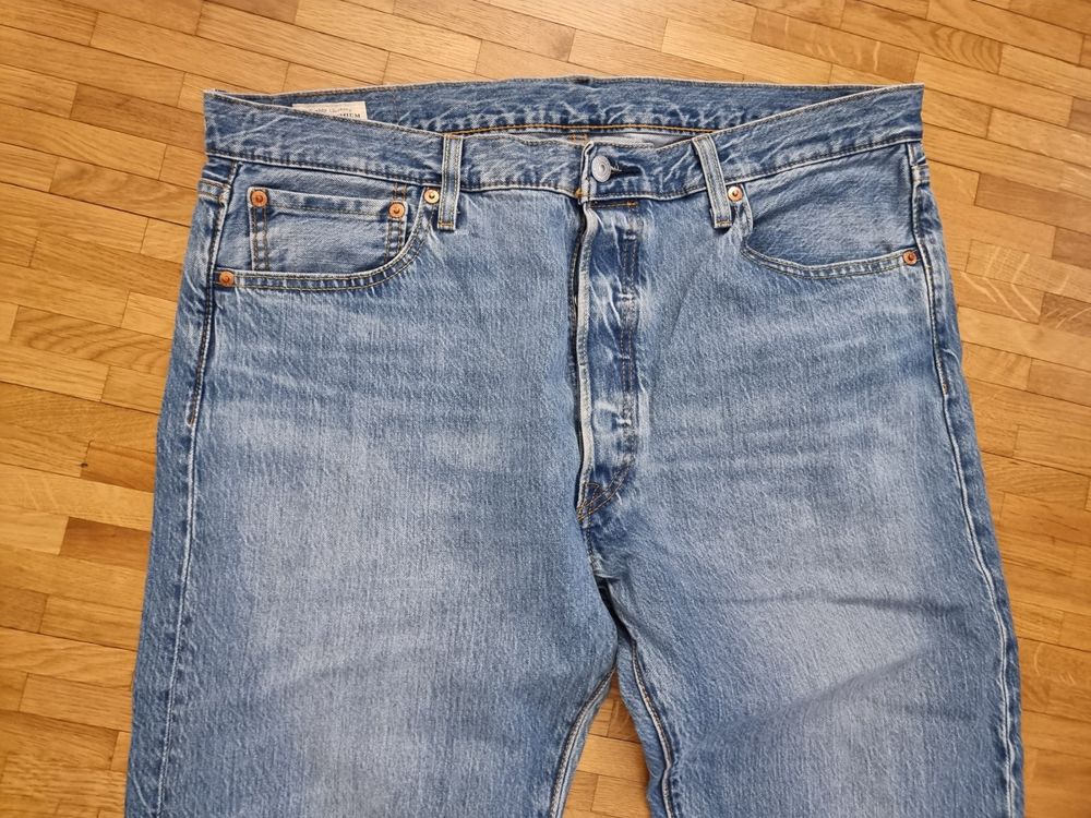 Jean LEVI'S 501 Taille 33 - Coupe Droite - Bleu - Occasion Très Bon état
