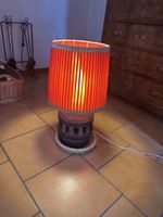 Tischlampe Wagenrad mit rotem Schirm Lampe Deko Lampe