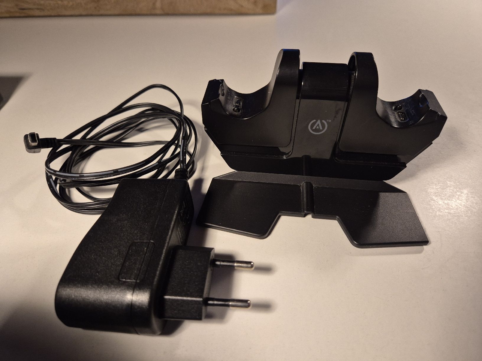 Sony Adattatori & Cavi: Playstation Dualsense Ladestation / PS4 Ladegerät – Usato da Ettiswil venduto da beekeper13 1