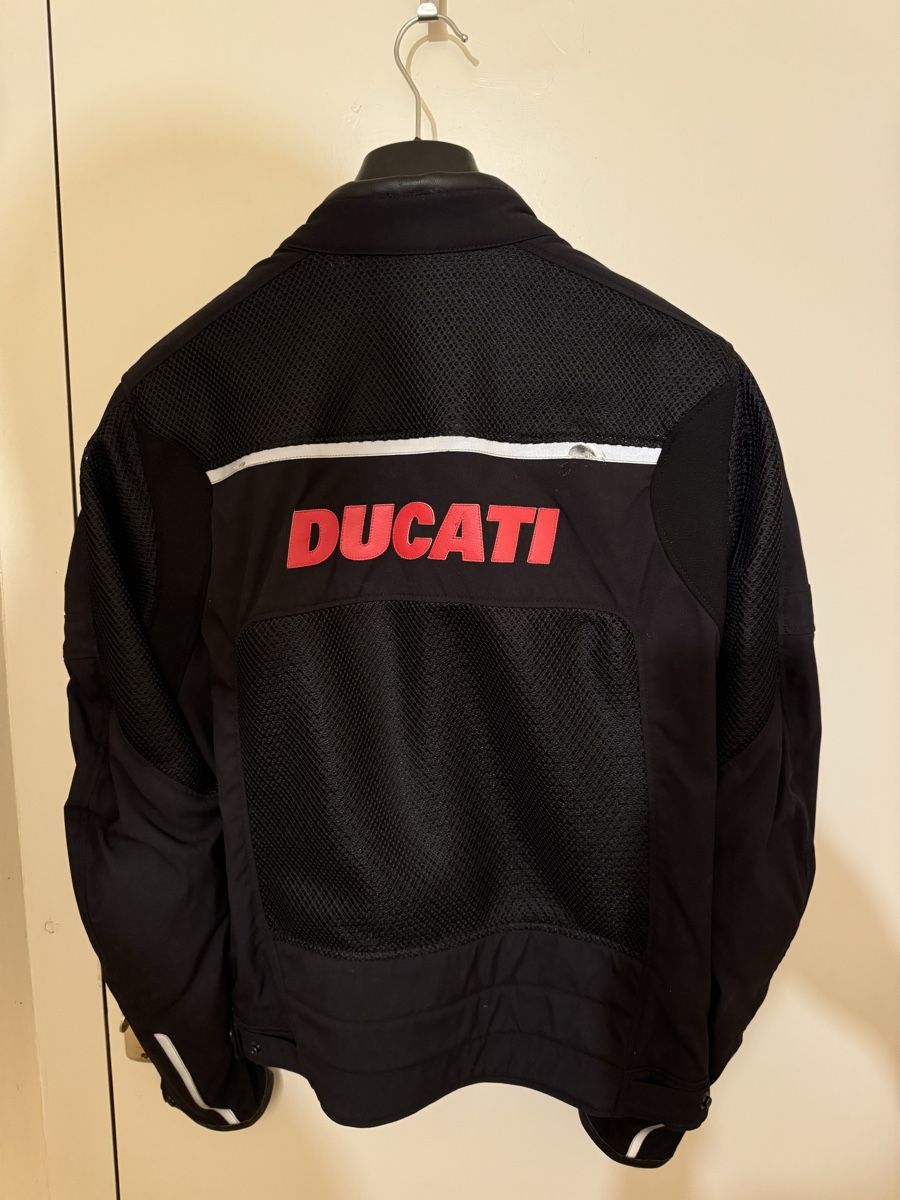 Giacche: Vendo Giacca Moto - Ducati – Nuovo (secondo la descrizione) da Davesco-Soragno venduto da lar_n5p8 3