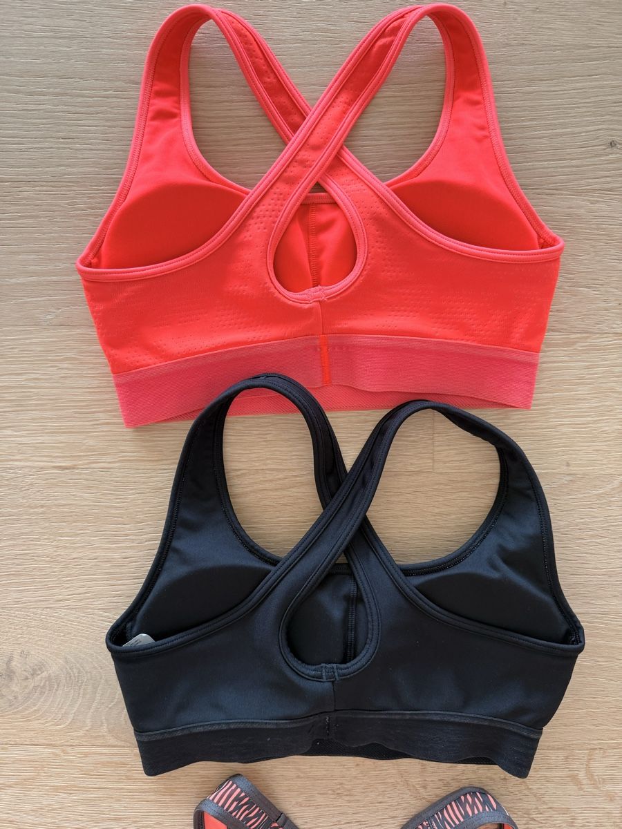 Under Armour Tops: 3er Set Sport BHs Under Armour Gr S – D'occasion à Herzogenbuchsee par lkropf 3