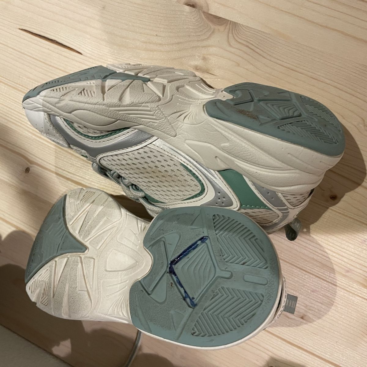Scarpe per ragazze: Sportschuhe 32  – Usato da Oetwil am See venduto da mar_t7ct 3