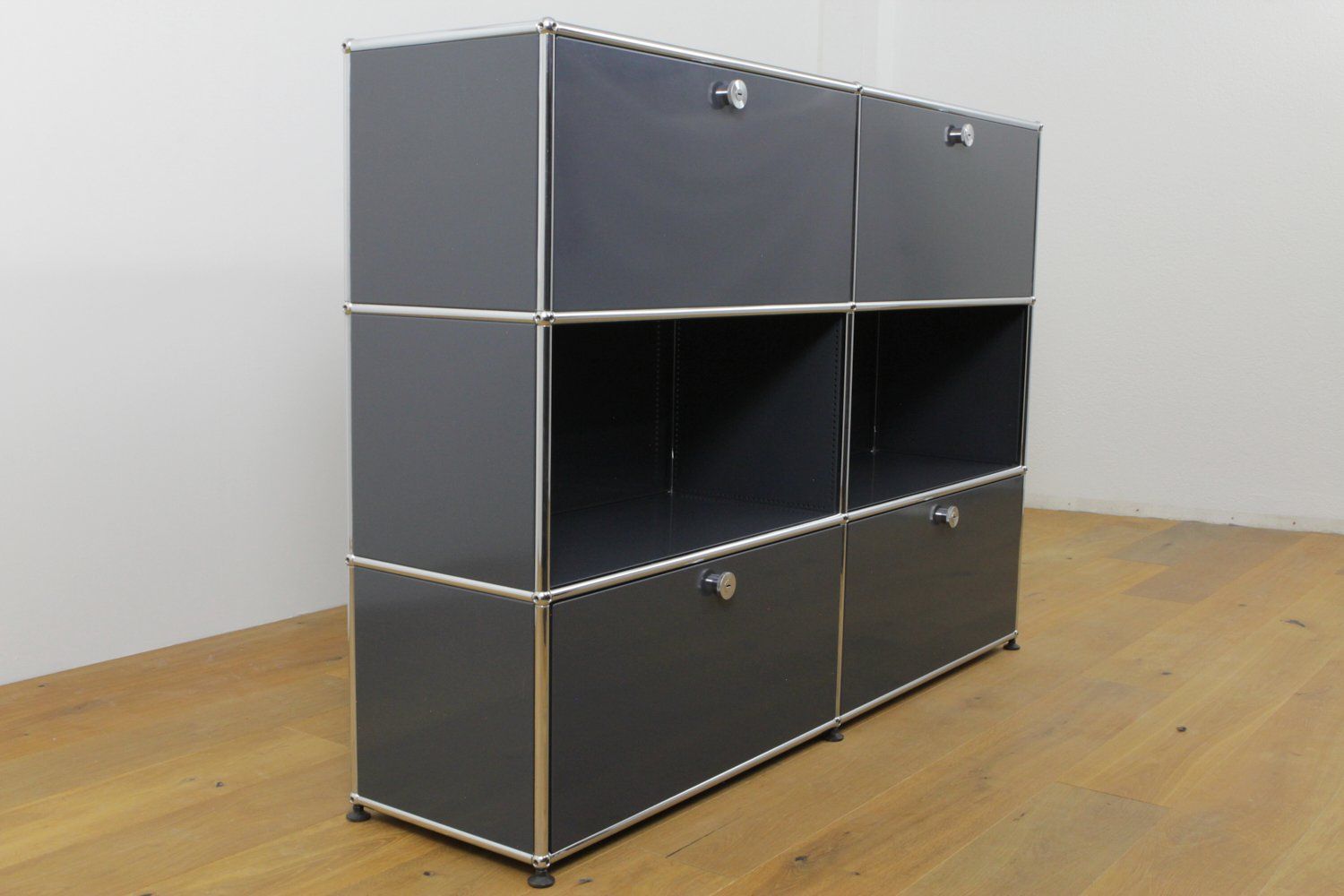 USM Scaffali: USM Haller Highboard Anthrazitgrau – Nuovo (secondo la descrizione) da Affoltern am Albis venduto da StudioStandard 2