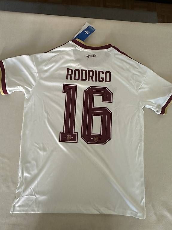 Leibchen & Hosen: Rodrigo 16 Trikot – Gebraucht aus Birr von KingLaki 1
