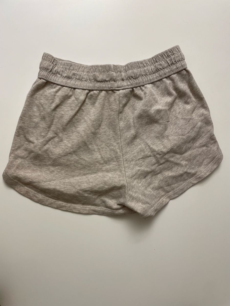 H&M Pantalons: Basic Shorts XS Damen Beige – D'occasion à Dittingen par nje_9nlt 1