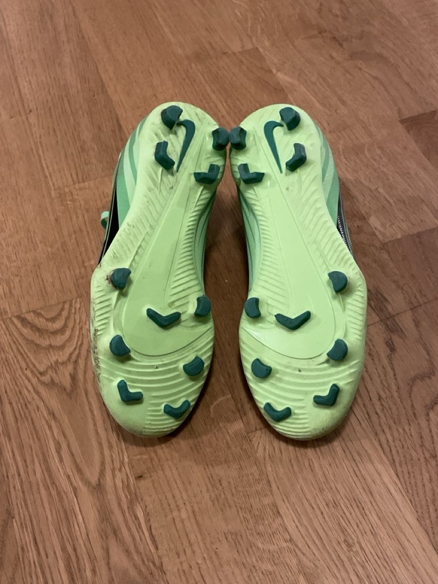 Nike Herrenschuhe: Fussballschuhe MDS Mercurial, Grösse 33 – Gebraucht aus Biel/Bienne von Cyp79 1