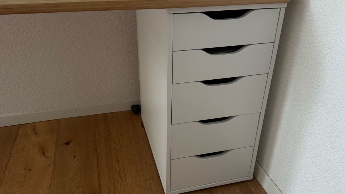 Ikea Scrivanie: Schreibtisch IKEA LAGKAPTEN/ALEX – Usato da Männedorf venduto da Alexa6ka 5
